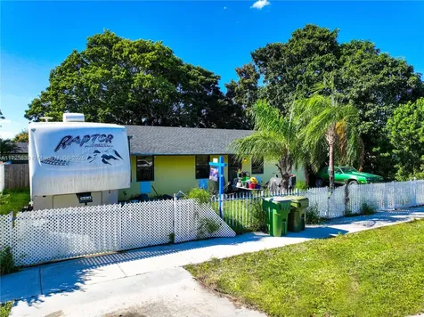 324 SW 16th Terrace Homestead FL 33030