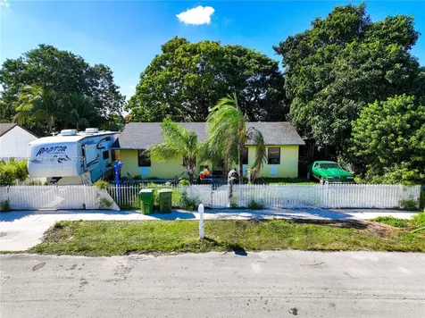 324 SW 16th Terrace Homestead FL 33030