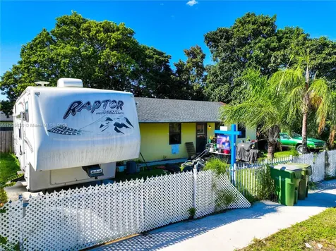 324 SW 16th Terrace Homestead FL 33030