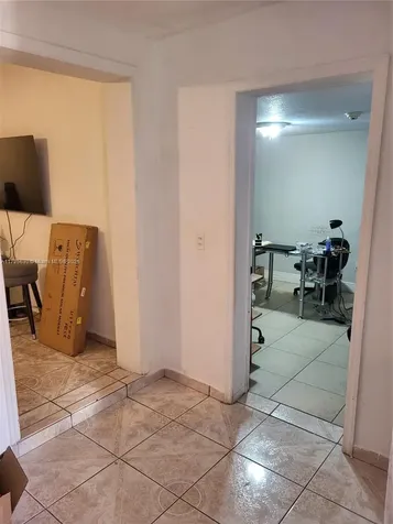 3240 NW 18th Street Miami FL 33125