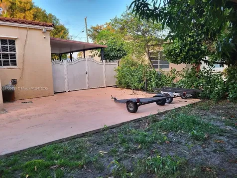 3240 NW 18th Street Miami FL 33125