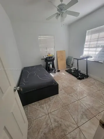 3240 NW 18th Street Miami FL 33125