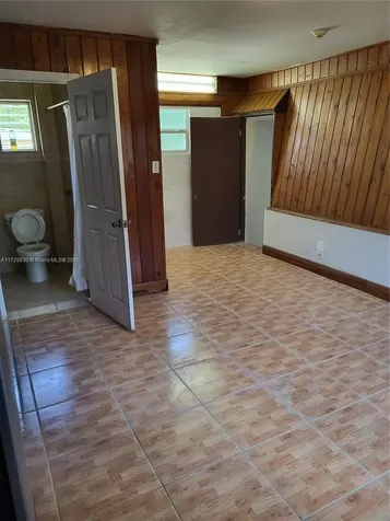 3240 NW 18th Street Miami FL 33125