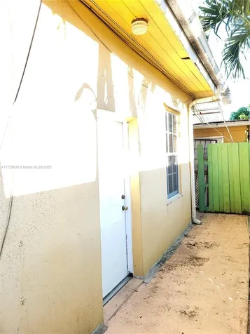 3240 NW 18th Street Miami FL 33125