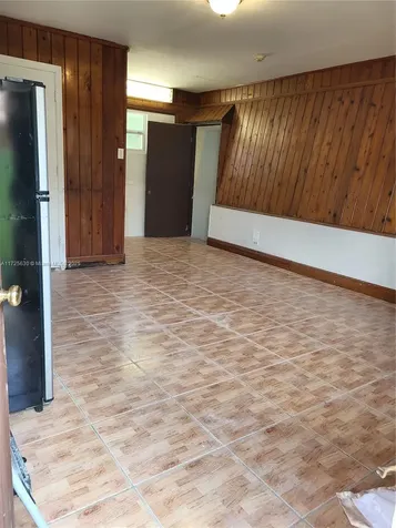 3240 NW 18th Street Miami FL 33125