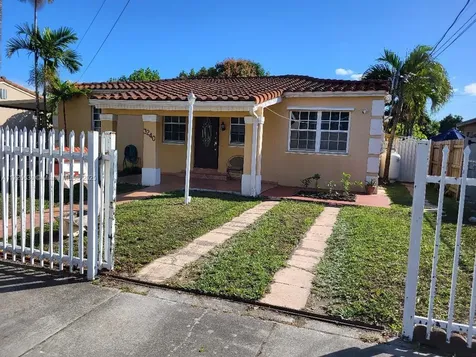 3240 NW 18th Street Miami FL 33125