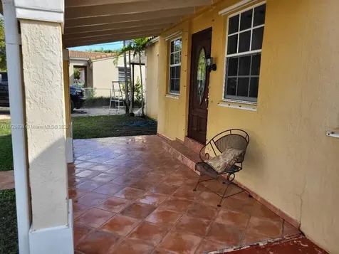3240 NW 18th Street Miami FL 33125