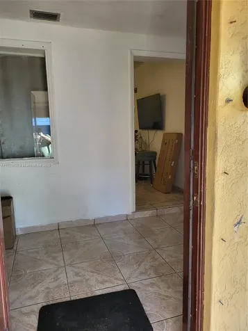 3240 NW 18th Street Miami FL 33125