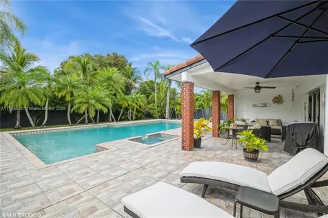 6950 SW 82nd Court Miami FL 33143