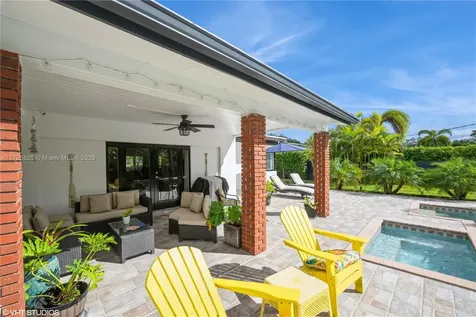6950 SW 82nd Court Miami FL 33143