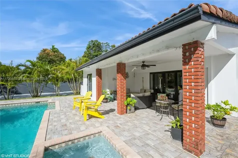 6950 SW 82nd Court Miami FL 33143