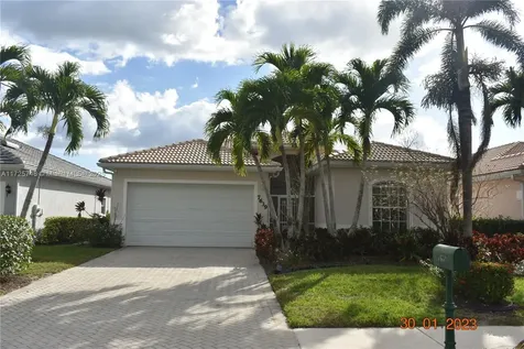 7639 Berkshire Pines Drive Naples FL 34104