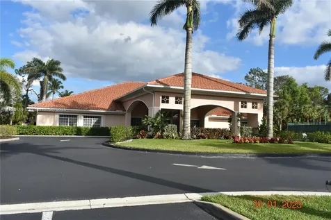 7639 Berkshire Pines Drive Naples FL 34104