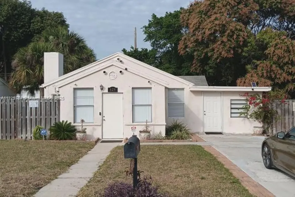 629 56th Street West Palm Beach FL 33407