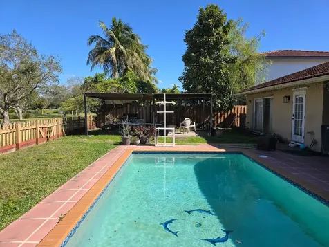 15983 SW 109th Street Miami FL 33196