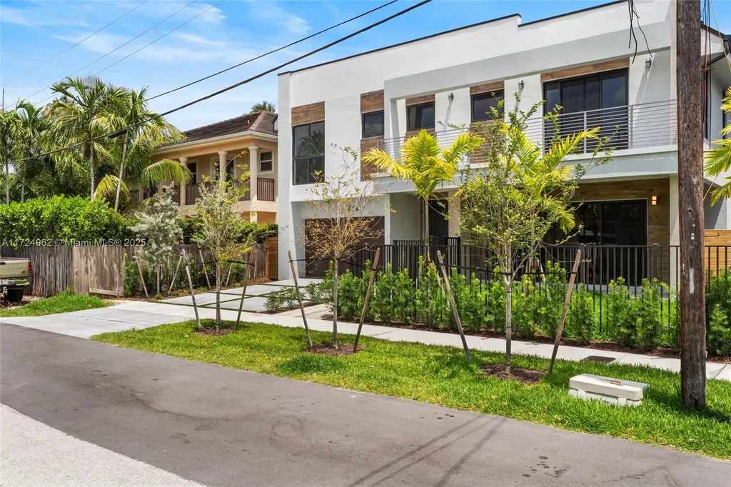 724 SW 8th Way Fort Lauderdale FL 33315