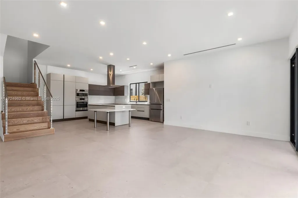 724 SW 8th Way Fort Lauderdale FL 33315