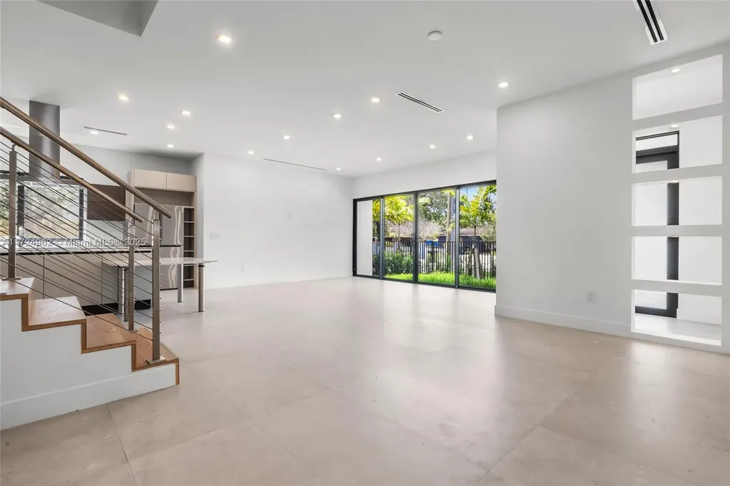 724 SW 8th Way Fort Lauderdale FL 33315