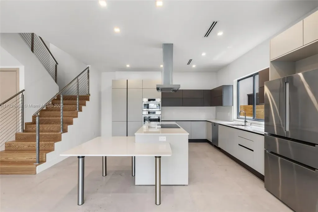 724 SW 8th Way Fort Lauderdale FL 33315