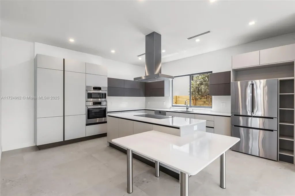 724 SW 8th Way Fort Lauderdale FL 33315