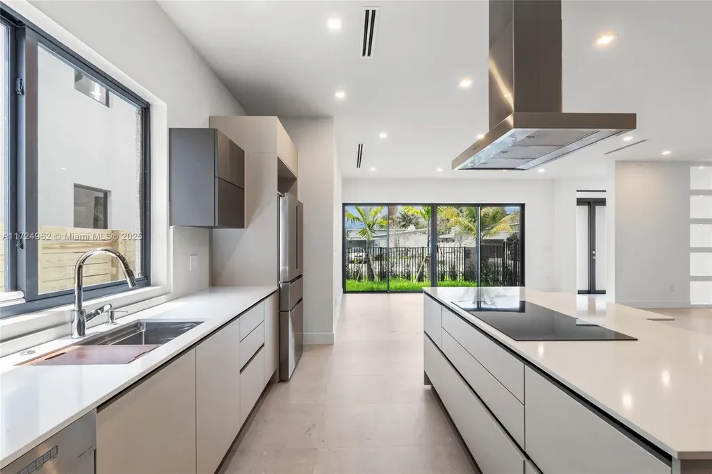 724 SW 8th Way Fort Lauderdale FL 33315