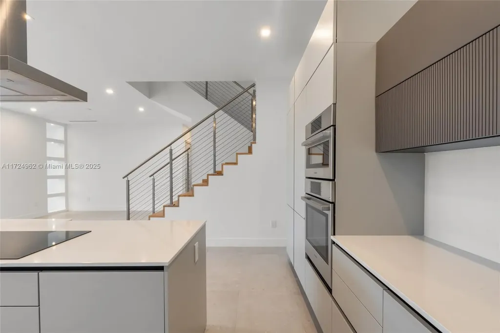 724 SW 8th Way Fort Lauderdale FL 33315