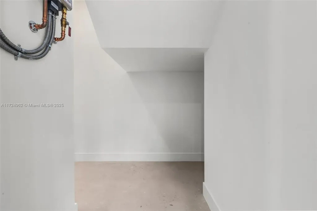 724 SW 8th Way Fort Lauderdale FL 33315