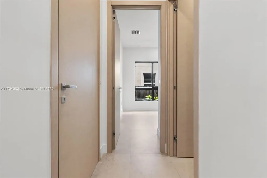 724 SW 8th Way Fort Lauderdale FL 33315