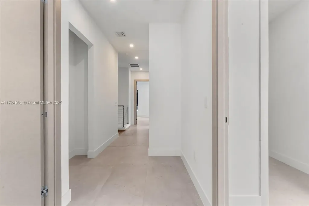 724 SW 8th Way Fort Lauderdale FL 33315