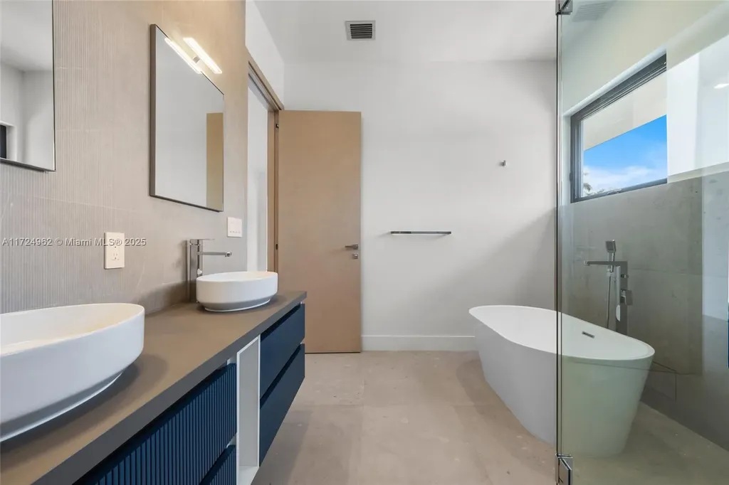 724 SW 8th Way Fort Lauderdale FL 33315