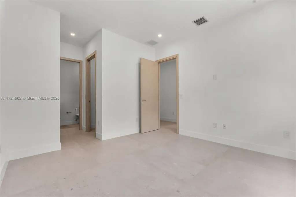 724 SW 8th Way Fort Lauderdale FL 33315