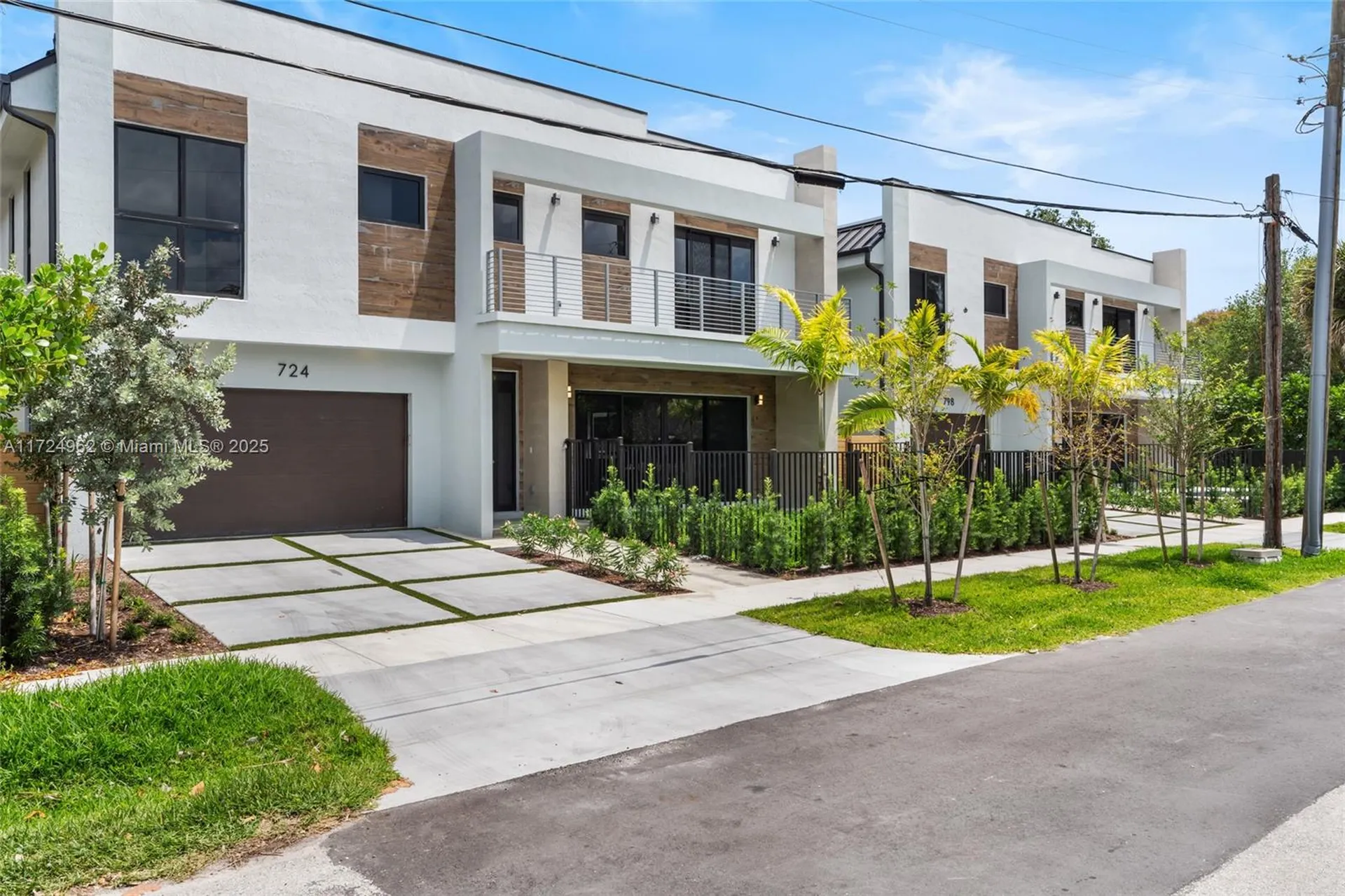 724 SW 8th Way Fort Lauderdale FL 33315