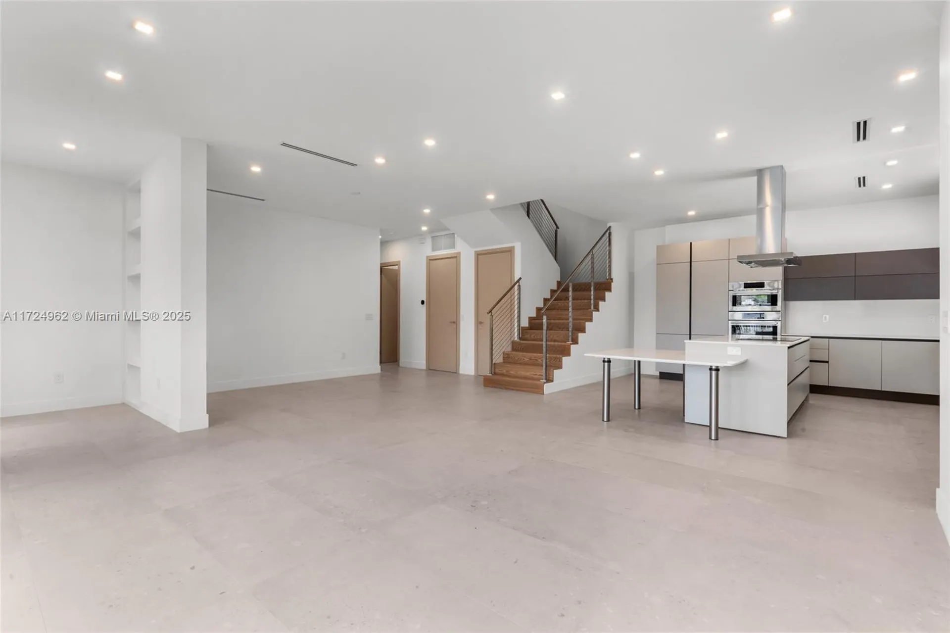 724 SW 8th Way Fort Lauderdale FL 33315