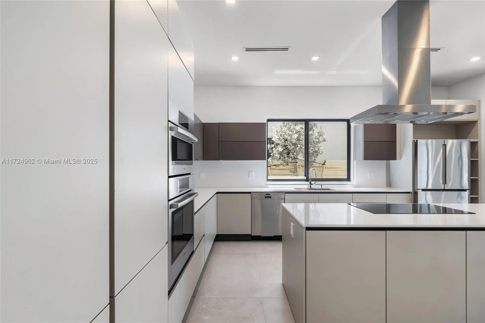 724 SW 8th Way Fort Lauderdale FL 33315