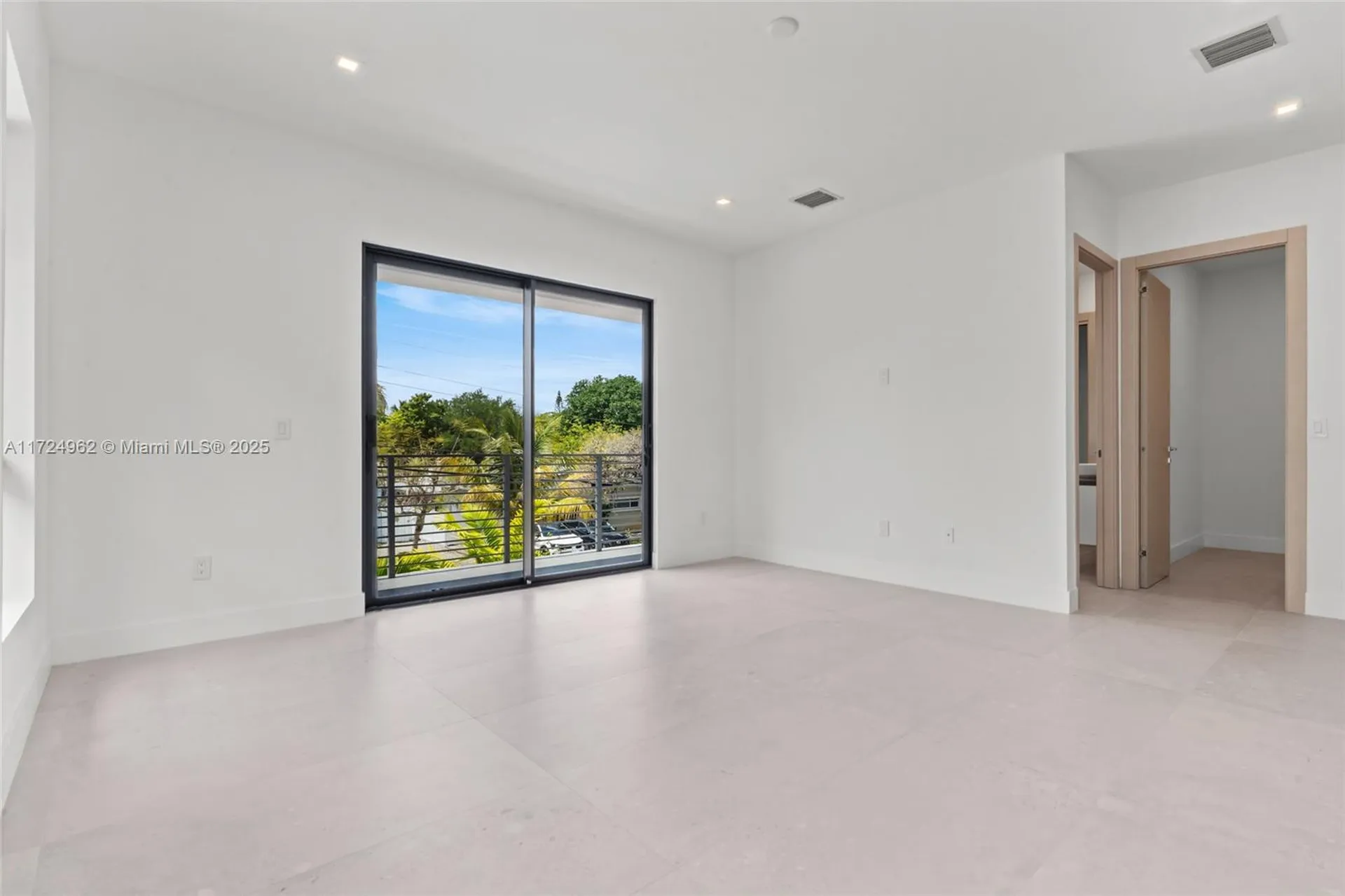 724 SW 8th Way Fort Lauderdale FL 33315