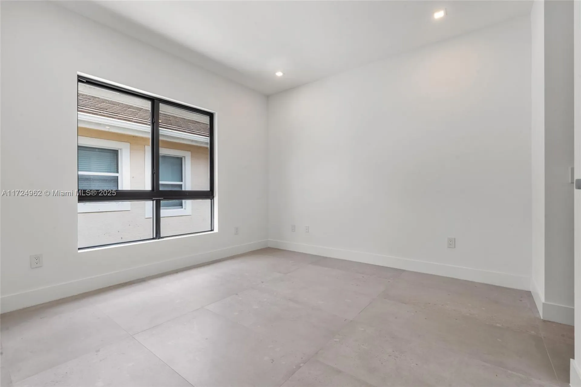 724 SW 8th Way Fort Lauderdale FL 33315