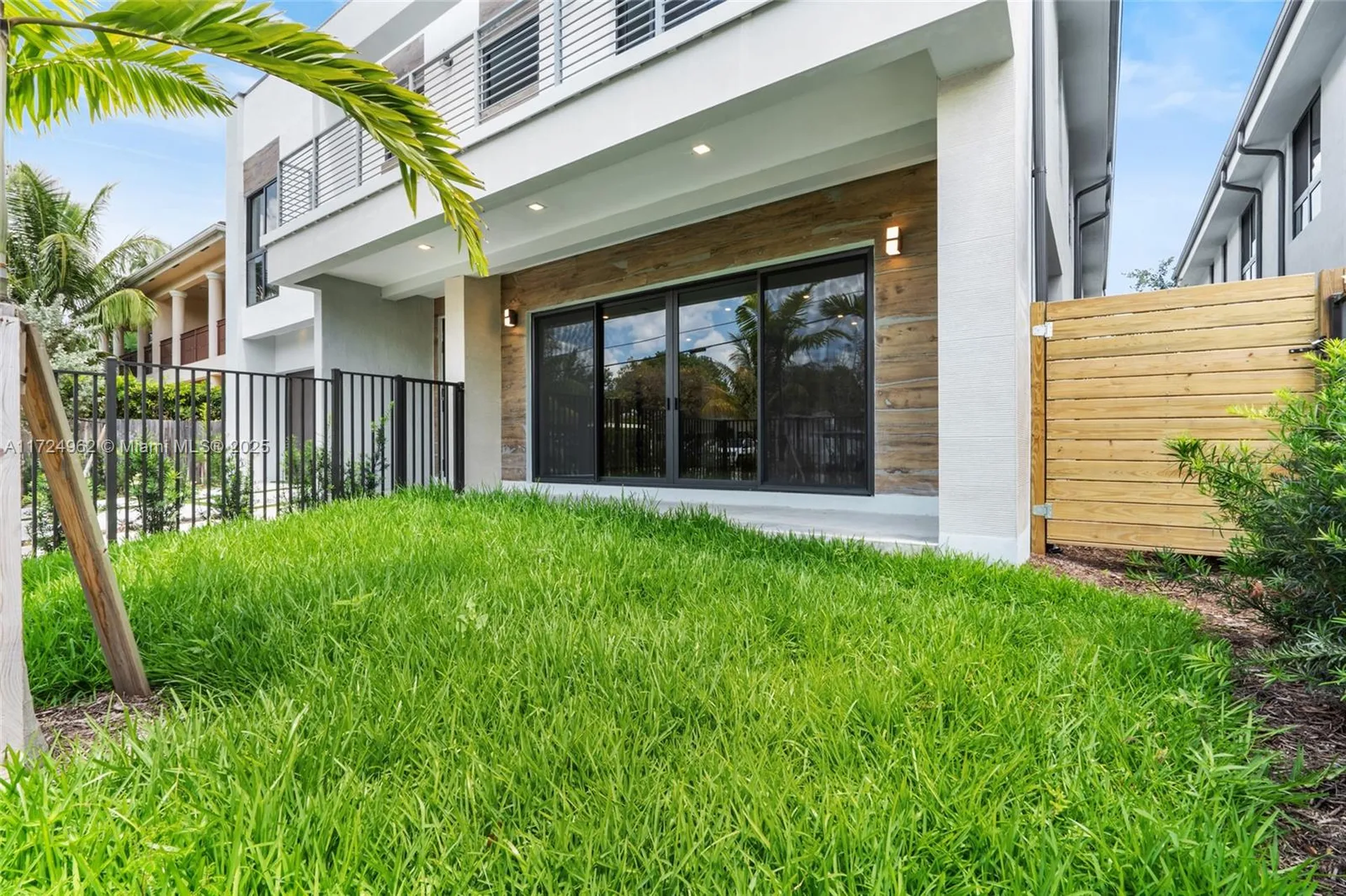 724 SW 8th Way Fort Lauderdale FL 33315