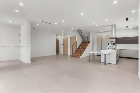 724 SW 8th Way Fort Lauderdale FL 33315