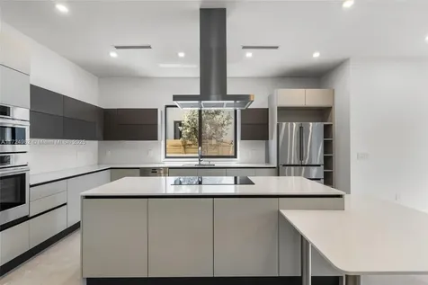 724 SW 8th Way Fort Lauderdale FL 33315