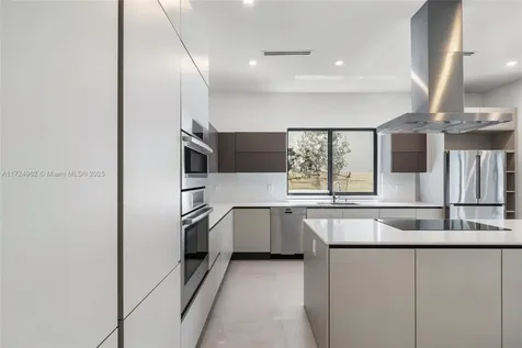 724 SW 8th Way Fort Lauderdale FL 33315