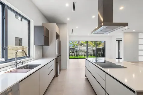 724 SW 8th Way Fort Lauderdale FL 33315