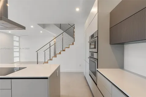 724 SW 8th Way Fort Lauderdale FL 33315