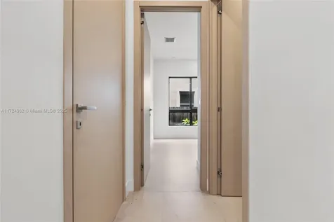 724 SW 8th Way Fort Lauderdale FL 33315