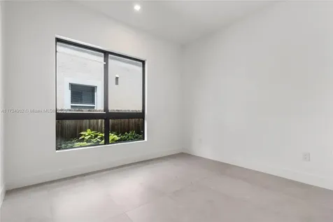 724 SW 8th Way Fort Lauderdale FL 33315