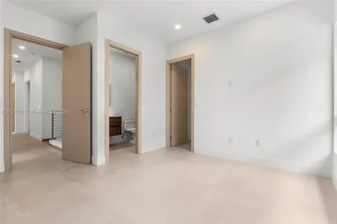 724 SW 8th Way Fort Lauderdale FL 33315