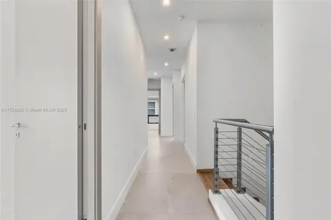 724 SW 8th Way Fort Lauderdale FL 33315