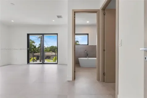 724 SW 8th Way Fort Lauderdale FL 33315