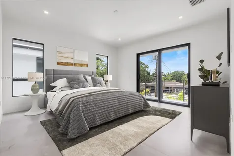 724 SW 8th Way Fort Lauderdale FL 33315