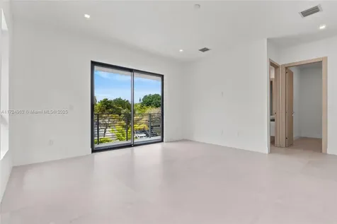 724 SW 8th Way Fort Lauderdale FL 33315