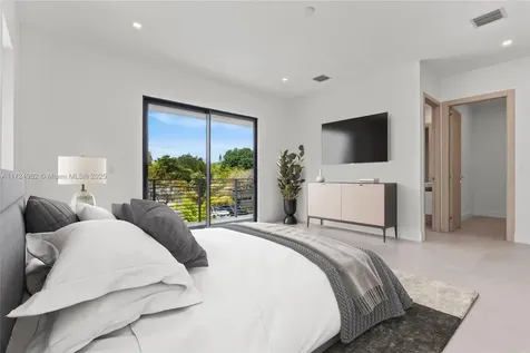 724 SW 8th Way Fort Lauderdale FL 33315